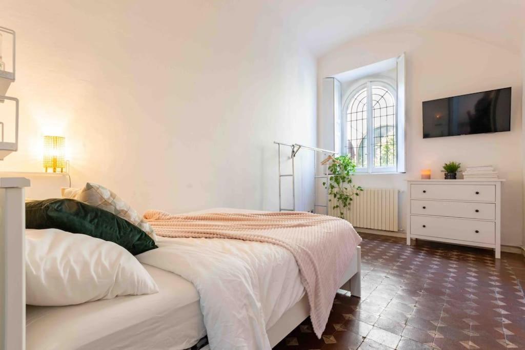 Bohemian Art Apartment. One Bedroom One Sofa * Milano